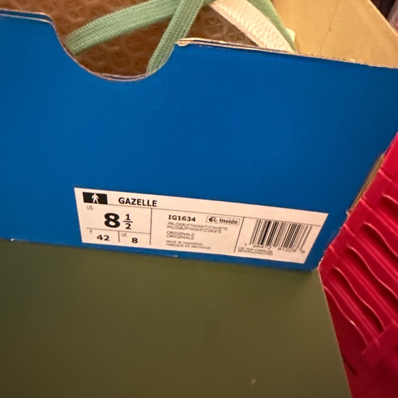 NEW IN BOX Adidas Women's Gazelle Classic Green and White Sneakers - Picture 4 of 4